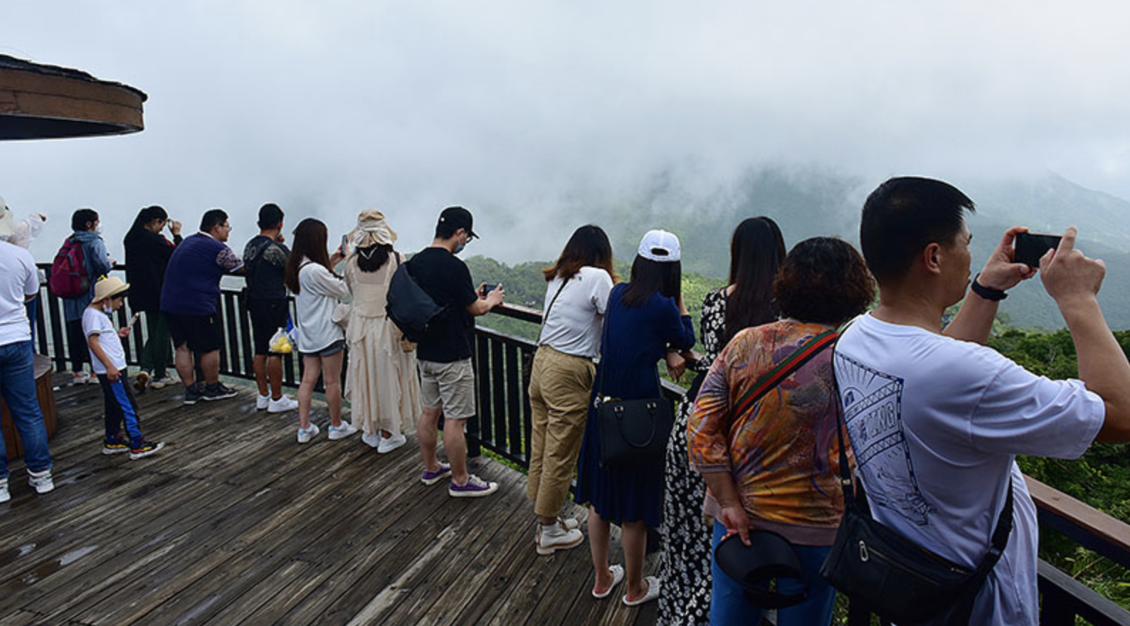 海南旅游回暖:三亚有点“堵游艇”了!